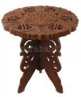 Faragott fa kisasztal, szék, szétszedhető d: 31 cm