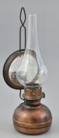 Mini petróleum lámpa, fém-üveg, üvege teteje csorba, m: 17 cm