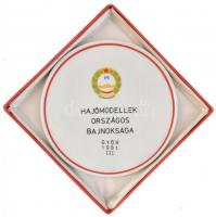 Hollóházi porcelán plakett Hajómodellek bajnoksága 1981. Matricás, jelzett, hibátlan, eredeti dobozában d: 15 cm