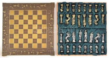 Figurális sakk készlet táblával, hiánytalan állapotban, utólag, házilag készült fadobozban. 27x27 cm