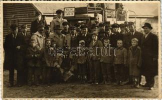 1948 Hajdúhadház, Állami Egészségőri tanfolyam gyermekváros látogatáskor. photo (EK)