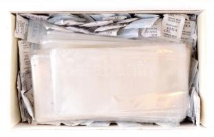 Egy cipősdoboznyi db B.O.P.P. nagyobb méretű (17 cm x 10,5 cm) műanyag képeslaptartó tok + páramegkötő szilikagél tasakok (nedvszívó) / A shoe box of bigger sized (17 cm x 10,5 cm) plastic postcard carrying cases + desiccant silica gel packets