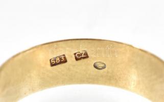 Arany (Au) Jegygyűrű pár. Egyik cirkóniával ékítve. méret: 54 és 62. Jelzett, 14k, bruttó: 6g