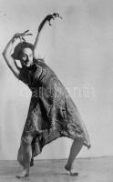 cca 1922 Szentpál Olga (1895-1968) mozdulat- és mozgásművész, 1 db NEGATÍV, 5x3,6 cm