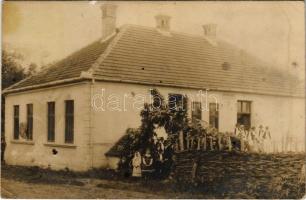 1911 Kimpényszurduk, Campuri-Surduc; Scoala elem. confesionala gr. or. romana / Görögkeleti román iskola. Vadnai Béla fényképész / Greek Orthodox Romanian school. photo (EK)