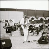 1986 Neoton Familia együttes, 21 db vintage NEGATÍV, Menesdorfer Lajos (1941-2005) budapesti fotóműv...