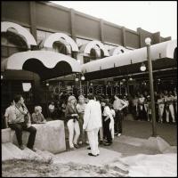 1986 Neoton Familia együttes, 21 db vintage NEGATÍV, Menesdorfer Lajos (1941-2005) budapesti fotóműv...