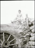 Exponálásra várva, különböző időpontokban, eltérő helyszíneken, több fotómodell közreműködésével kés...