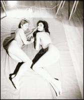 Eltérő helyszíneken, több fotómodell közreműködésével, különböző időpontokban készült 13 db vintage ...