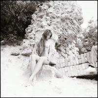 Eltérő helyszíneken, több fotómodell közreműködésével, különböző időpontokban készült 13 db vintage ...