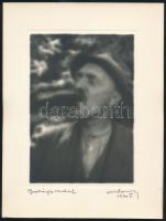 1930 Orphanidesz János (1876-1939) aláírásával jelzett vintage fotóművészeti alkotás (Balázs vadász portréja), képméret 17x12 cm, papírméret 24x18 cm