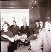 cca 1968 Kolozsvári színház felirattal négy negatívtartó tasakban 108 db vintage NEGATÍV, Kotnyek An...