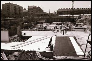cca 1982-1983 Budapest, felszíni metróépítés, az Árpád-hídi állomás kialakítása, Váci út és környeze...