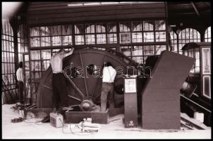 1986 Budapest, a budai sikló építése és működése a környezettel együtt, 85 db vintage NEGATÍV, 24x36...