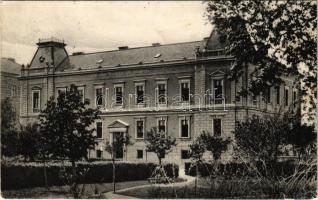 Karlóca, Karlowitz, Sremski Karlovci; Stefáneum internátus / boarding school (szakadás / tear)