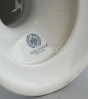 Hollóházi porcelán gyertyatartó, matricás, jelzett, minimális kopással. m: 14 cm