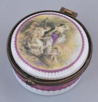 Barokk jelenetes retró porcelán dobozka fém szerelékkel. Matricás, jelzett, kis kopással, d: 5,5 cm