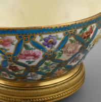 Sévres fajansz tálka réz lábakon. XIX. sz. Franciaország, kézzel festett, jelzett, mázhiánnyal, d: 1...