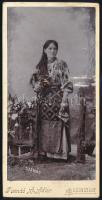 cca 1895 Tusnád, fiatal nő román népviseletben, keményhátú fotó Adler Alfréd műterméből, kopásnyomokkal, 16,5×8 cm