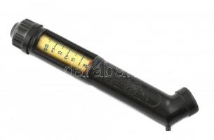 KFM gumiabroncs nyomásmérő, műanyag, műbőr tokban, h: 12,5 cm