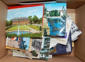 Kartondoboznyi főleg modern képeslap, képeslapfüzet, képes füzet, fotósorozat, főleg külföldi városképes