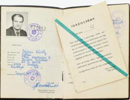 Kézilabda versenybírói tárgyak tétele: játékvezetői igazolvány, stopper, síp, szabálykönyv, stb