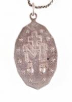 Ezüst (Ag) nyaklánc, ovális Mária-medállal, a medál szélén angol nyelvű felirattal, jelzett (Sterlin...