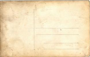 A m. kir. honvéd bombázó iskolaszázad hősi halottai: Pusztai Károly (hdp. őrm. pilótanövendék, a gép...