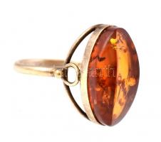 Aranyozott ezüst (Ag) gyűrű borostyánnal, jelzett, méret: 58, bruttó: 3,7 g
