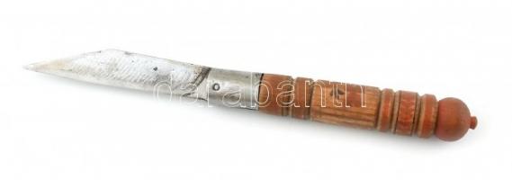 Betyár bicska, házi készítésű, összecsukható kés festett fa markolattal, kopottas, h: 34,5 cm