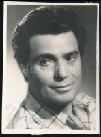 Sárdy János (1907- 1969) operaénekes aláírása az őt ábrázoló képen