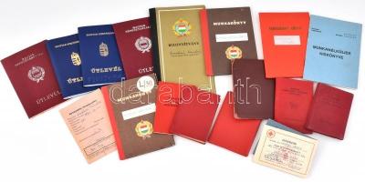 Egy család vegyes igazolványai útlevelek, személyi igazolvány, párttagsági, stb.