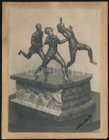 cca 1935 Újpesti atléták vándordíja (Kéméndy Ernő-díj), kartonra kasírozott fotó, 22×16 cm