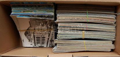 365 db modern városképes, üdvözlő, virág és balatoni képeslap dobozban