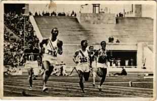 Olympische Spiele Berlin 1936. Jesse Owens (USA) hält mit 10,3 den Weltrekord (Phot. Schütze & Schorer) / 1936 Summer Olympics, Jesse Owens (USA) 4x olympic champion in running (EB)