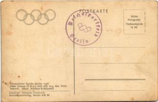 Olympische Spiele Berlin 1936. Jesse Owens (USA) hält mit 10,3 den Weltrekord (Phot. Schütze & S...