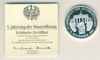 NSZK 1994. "A Fal ledöntésének 5. évfordulója" Ag emlékérem 15g T:PP Tanúsítvánnyal!