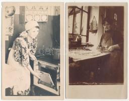 4 db régi magyar folklór fotólap: konyha belsők / 4 pre-1945 Hungarian folklore photo postcards: kit...