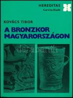 Kovács Tibor: A bronzkor Magyarországobn. Hereditas. Bp., 1977, Corvina. Kiadói papírkötés, jó állapotban.