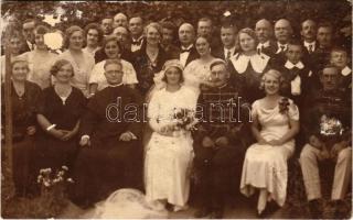1934 Hódmezővásárhely, esküvői csoportkép. Schnitzer photo (felületi sérülés / surface damage)