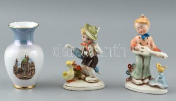 3 db-os porcelán tétel, két figura, egy vázácska, jelzett, kopott. m: 10 és 13 cm között.
