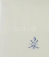 Herendi Viktória mintás bonbonier, kézzel festett, jelzett, kis kopásnyomokkal, 14x10x5 cm