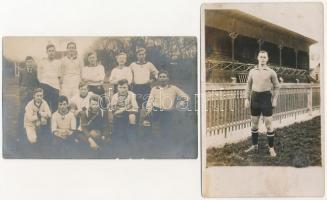 4 db régi sport fotó képeslap: focisták / 4 pre-1945 sport photo postcards: football players