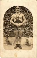 Magyar birkózó / Hungarian wrestler. photo (b)