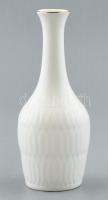 Royal Doulton fehér mázas váza. Jelzett, hibátlan. 16 cm