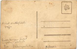 Budapest XV. Rákospalota, Luxenburger József vendéglője, bejárat tulajdonossal és személyzettel. pho...