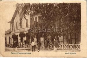 1918 Adony-Pusztaszabolcs, Vasútállomás, vasutasok. Vasúti levelezőlapárusítás 7903. (EK)