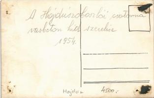 1954 Hajdúszoboszló, vasbeton híd szerelése a csatorna fölött. photo (ragasztónyom / glue marks)