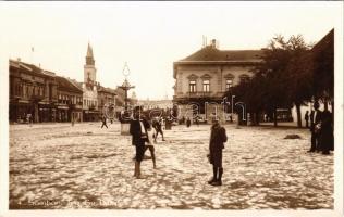 Zombor, Sombor; Trg. Sv. Djurdja, Slavenska Banka d.d. Zagreb / tér, bank, üzletek. Foto Scheib / square, bank, shops