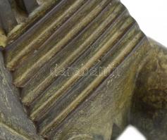 Zsakó István (1954- ): Piramisnő. Öntött, patinázott bronz. Üreges rész gipsszel kiöntve. Jelzett: Z...